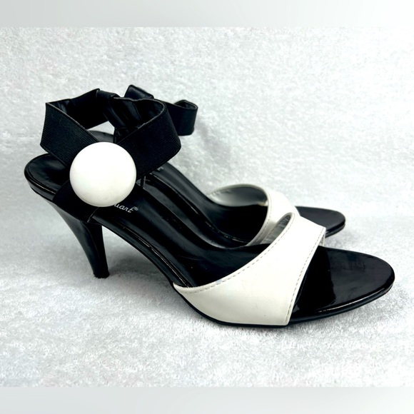MADELINE STUART, black & white 3.5 inch heel. Elastic band with white button - Picture 6 of 8